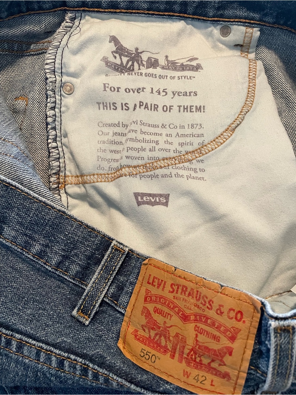 Men’s Levi’s 550 shorts. 42 waist x10” inseam - Picture 6 of 8